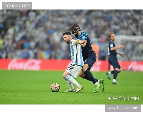 梅西跨界挑战篮球赛场展现全能运动员风采引发热议